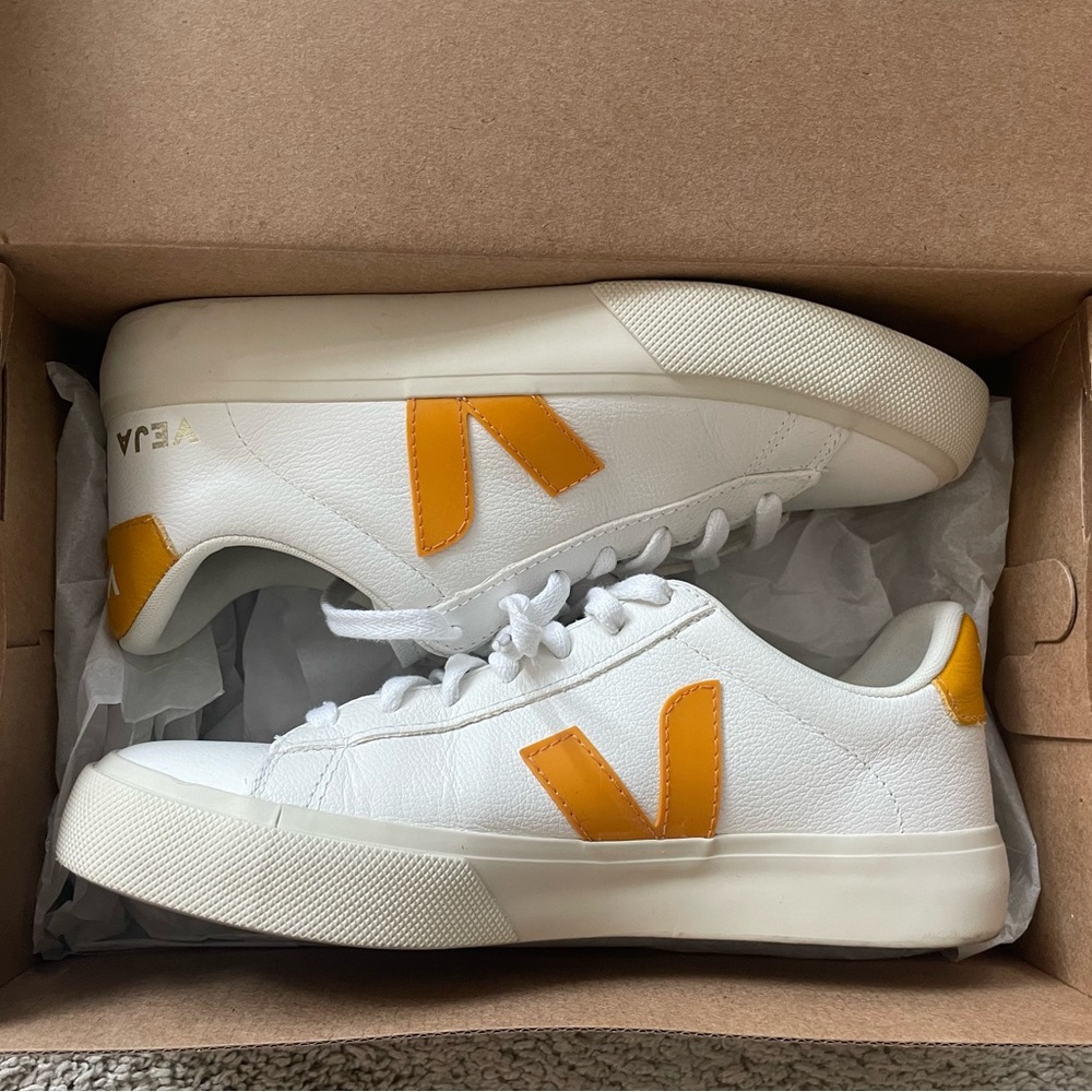Veja Campo Sneaker (Women) EXTRA WHITE OURO